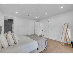 13735 Blackburn Avenue, White Rock, BC V4B2Z1 Photo 24