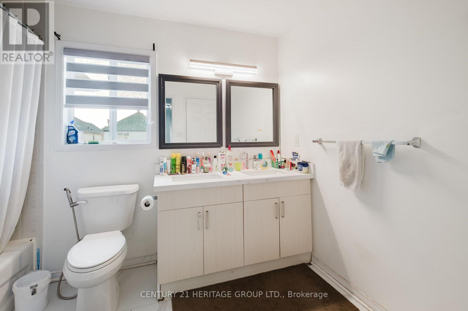 34 HAVERHILL CRESCENT - 24