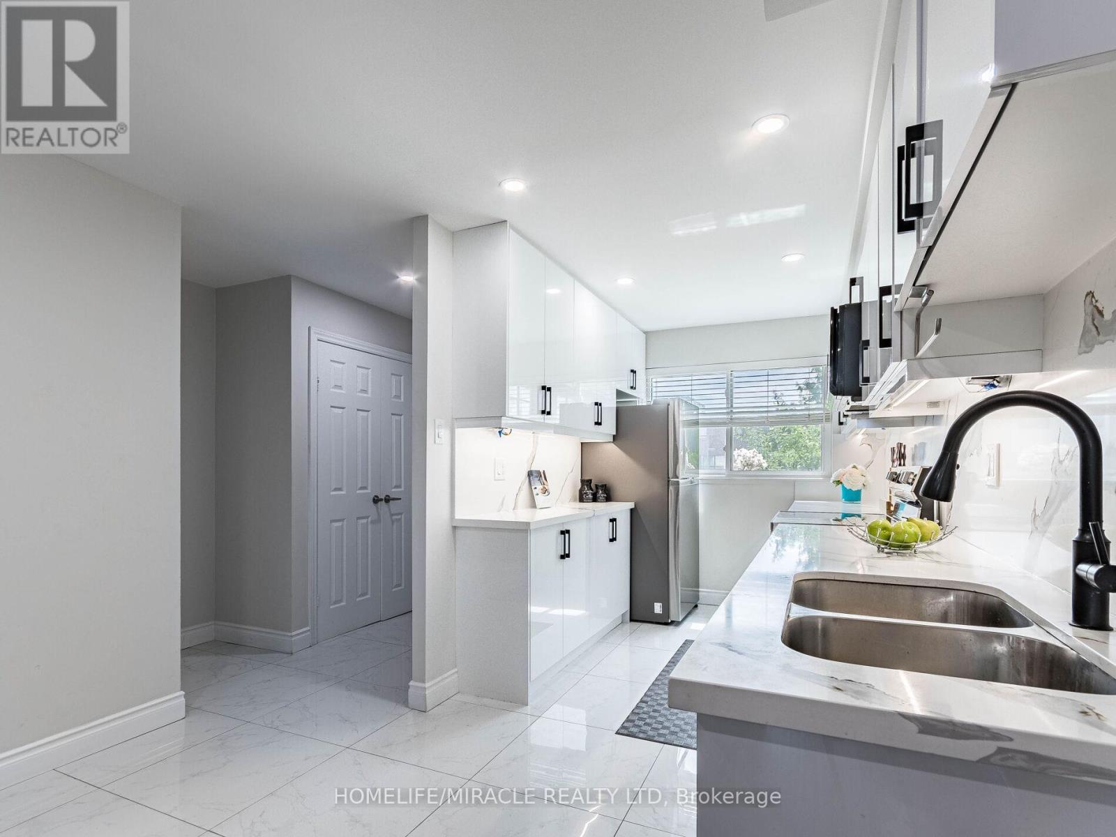 #124 180 MISSISSAUGA VALLEY BOULEVARD - Image 10