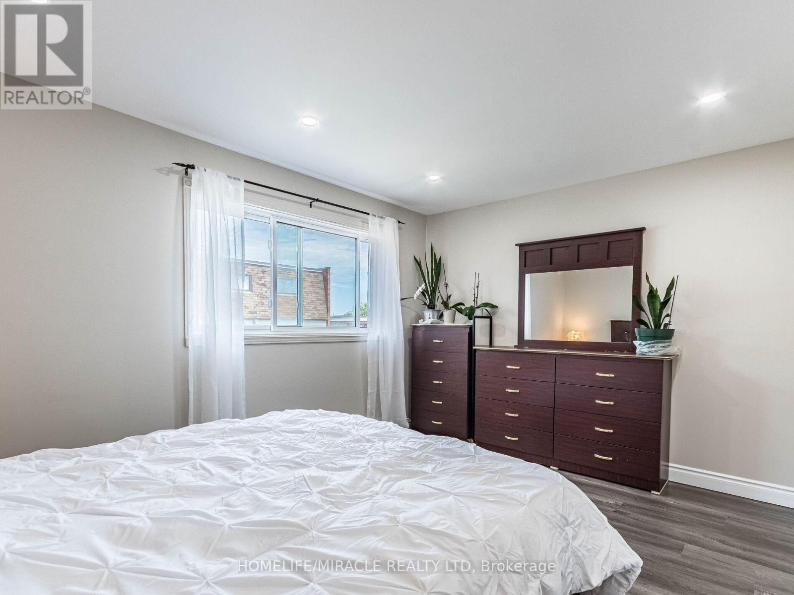 #124 180 MISSISSAUGA VALLEY BOULEVARD - 23