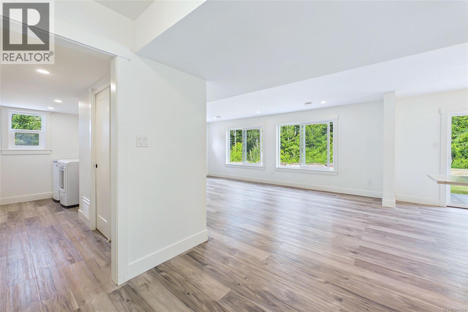 3030 Gregson Rd - Image 21