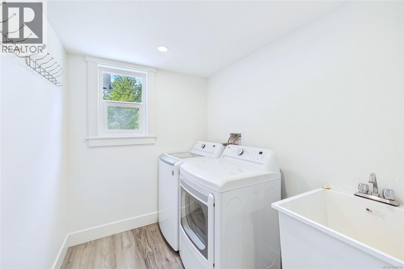 3030 Gregson Rd - Image 22