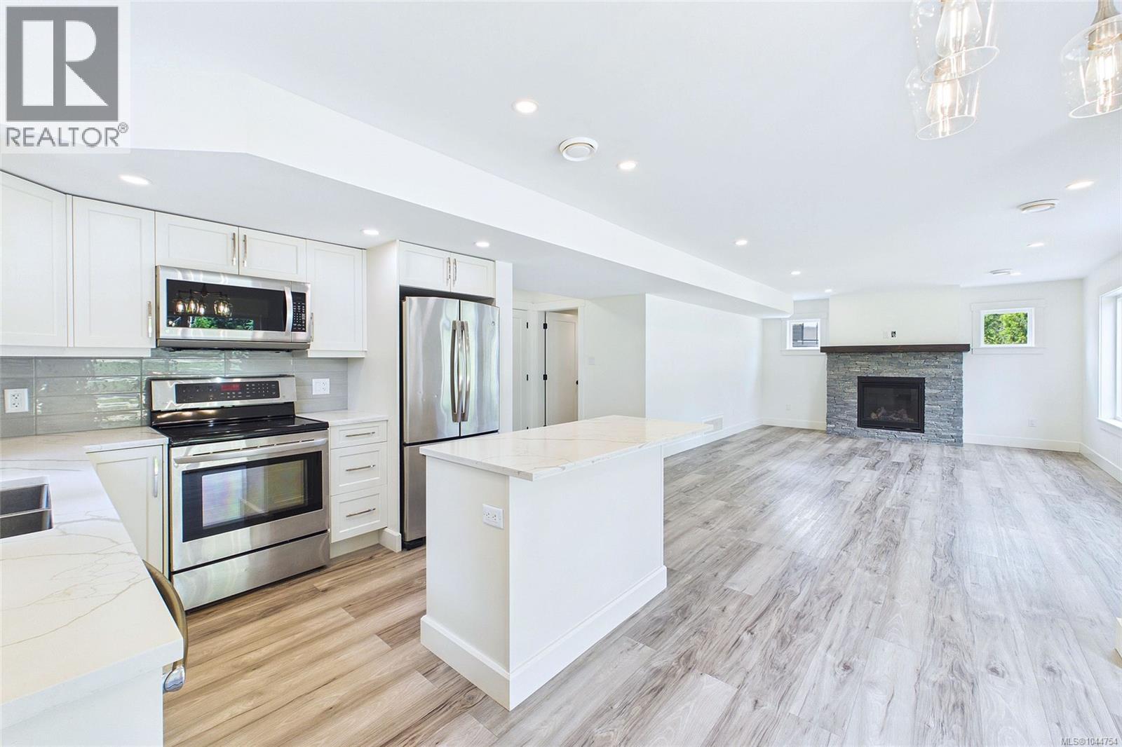 3030 Gregson Rd - 8