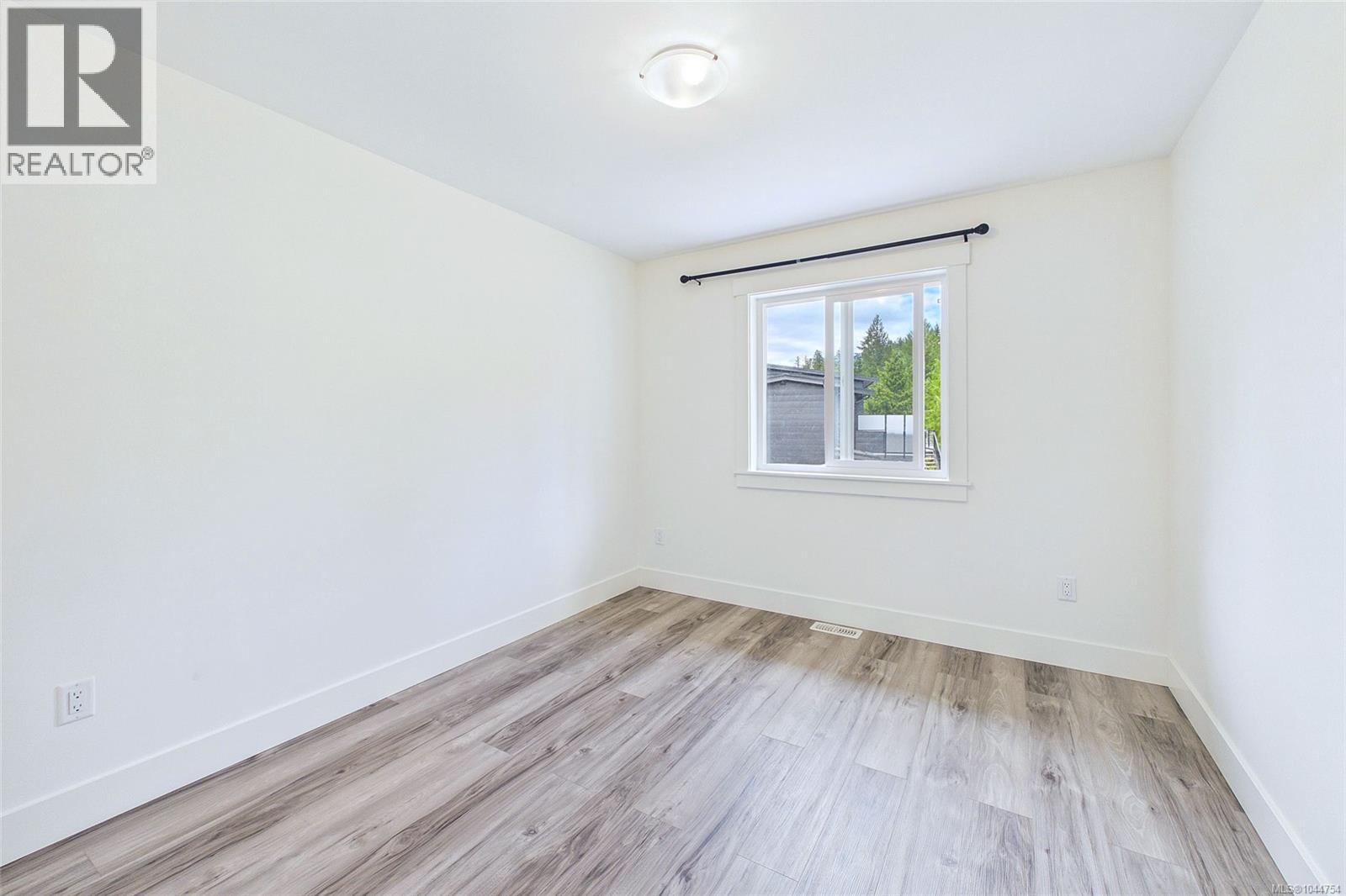 3030 Gregson Rd - Image 33