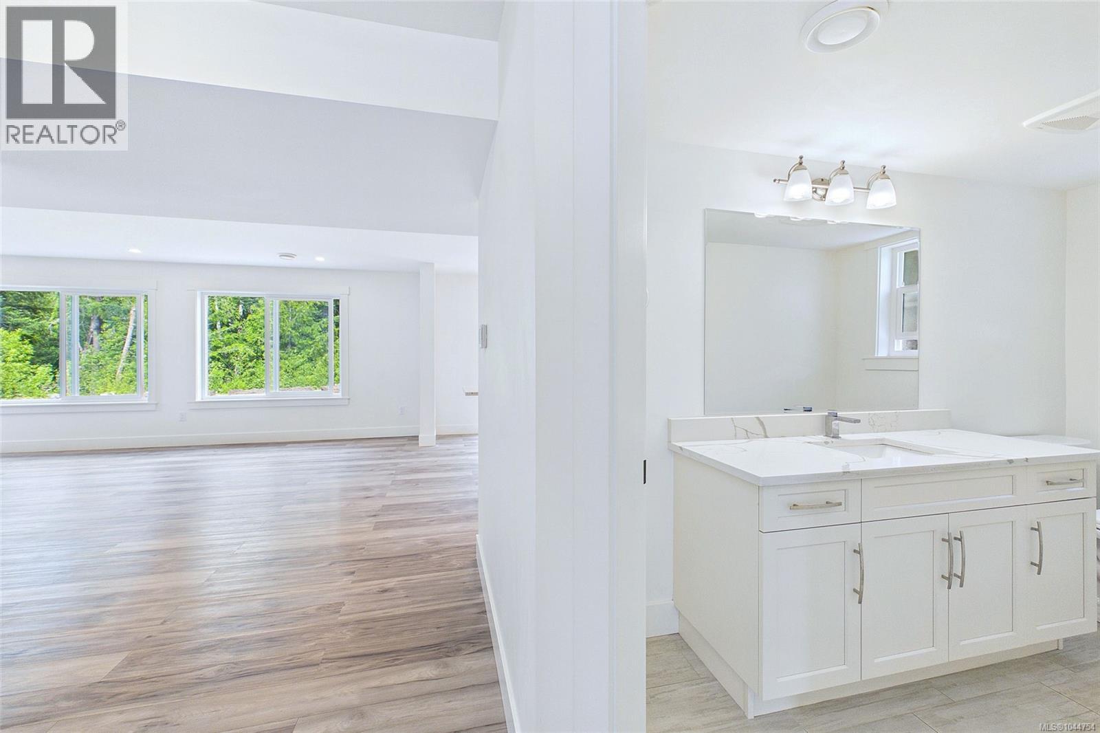 3030 Gregson Rd - 6