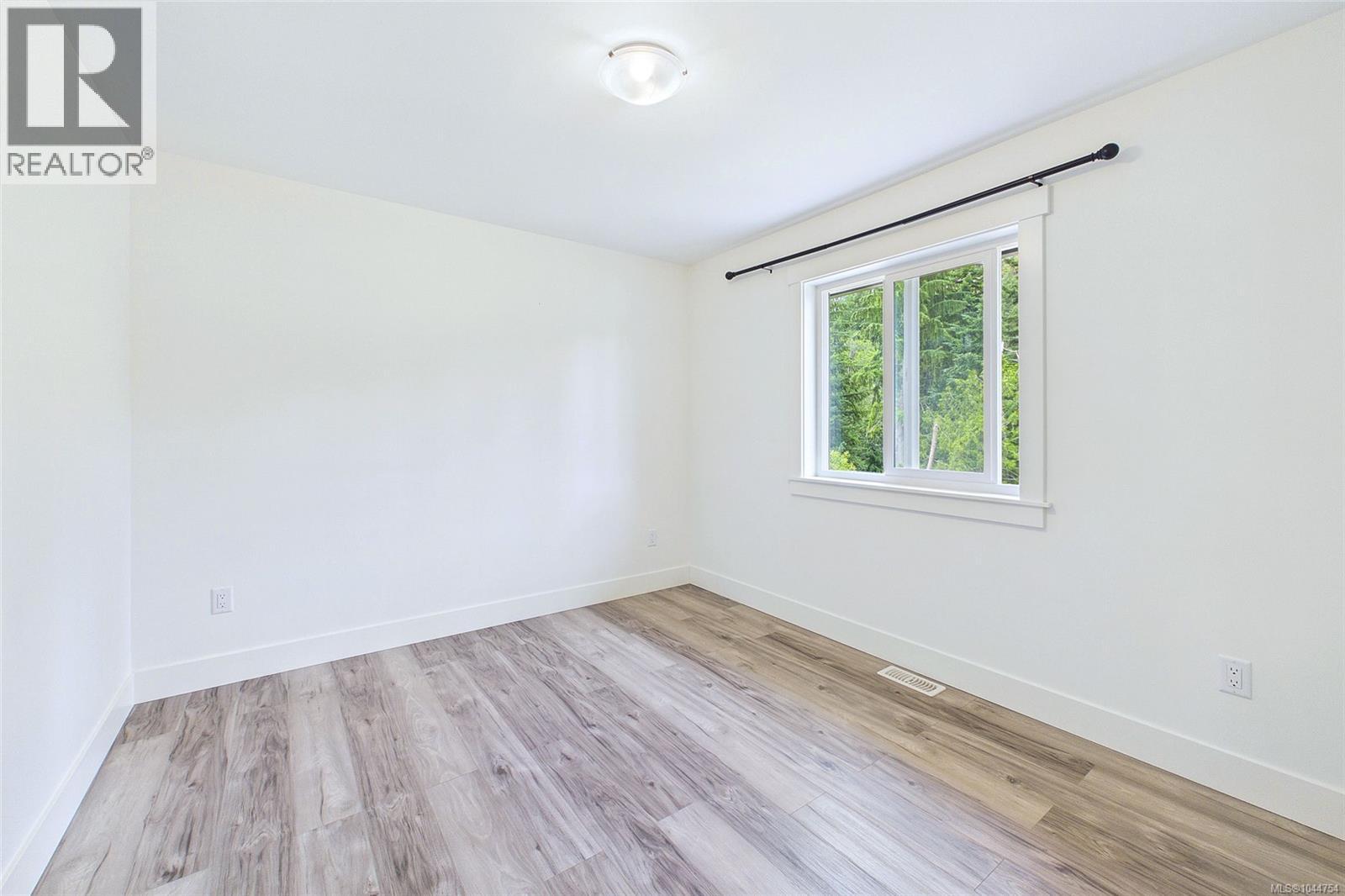 3030 Gregson Rd - Image 31