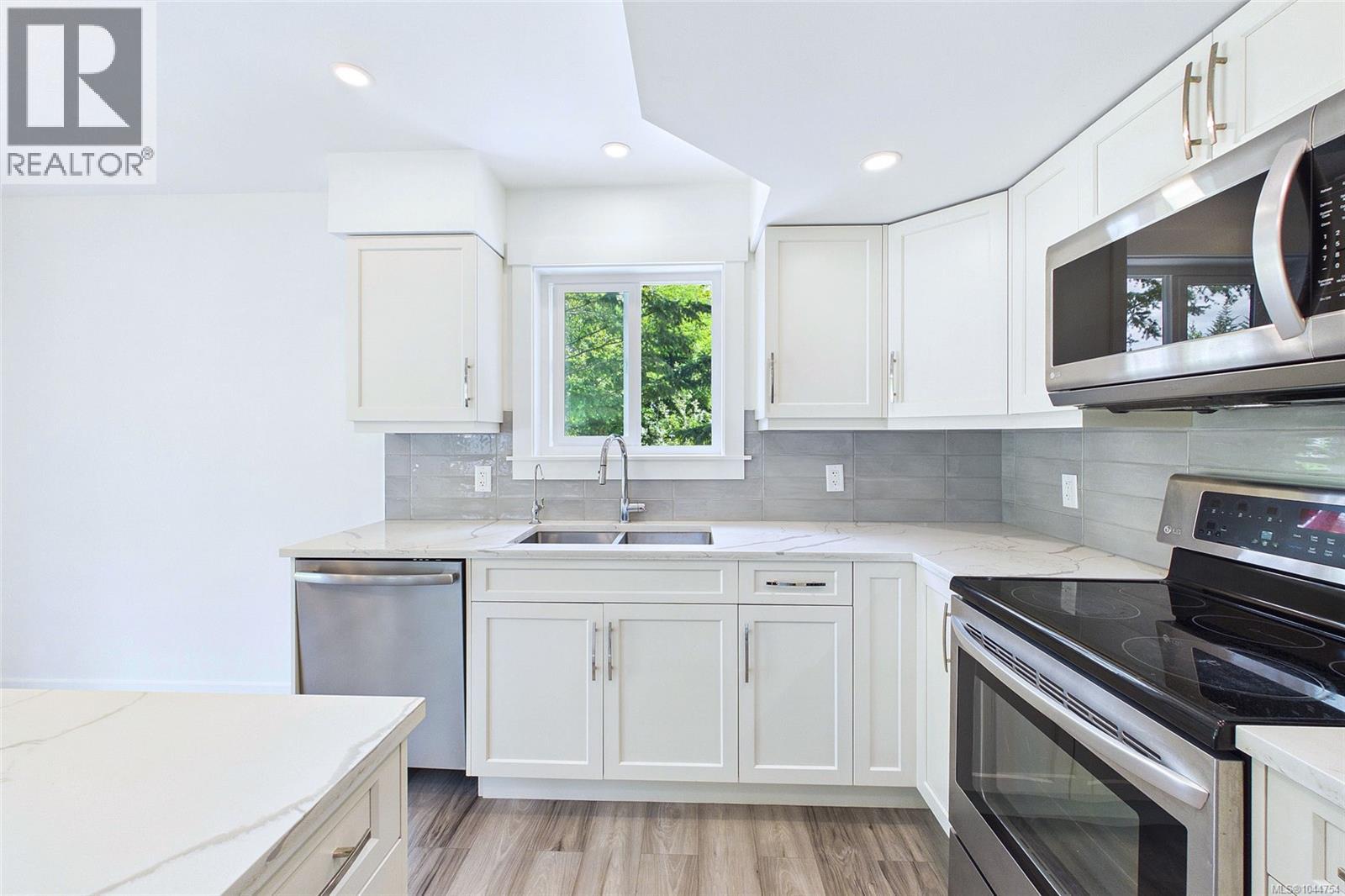 3030 Gregson Rd - 11