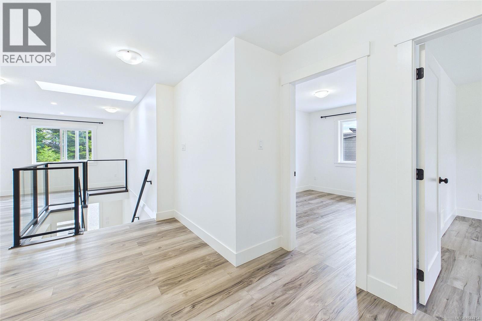 3030 Gregson Rd - Image 30