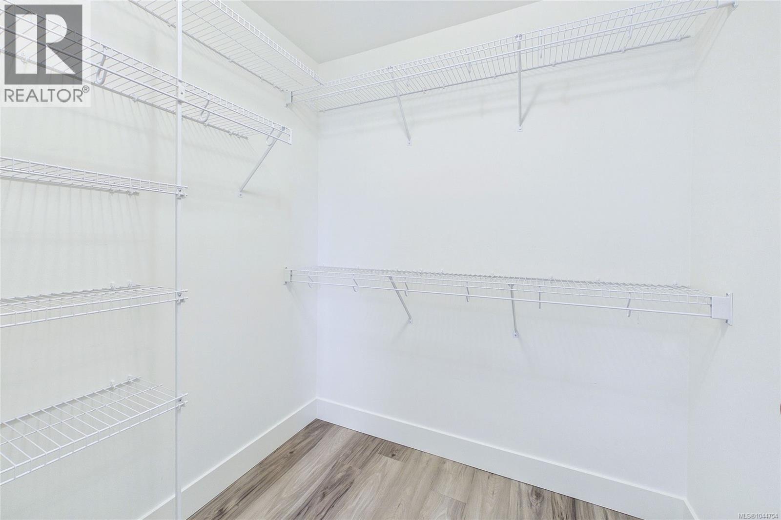 3030 Gregson Rd - Image 39