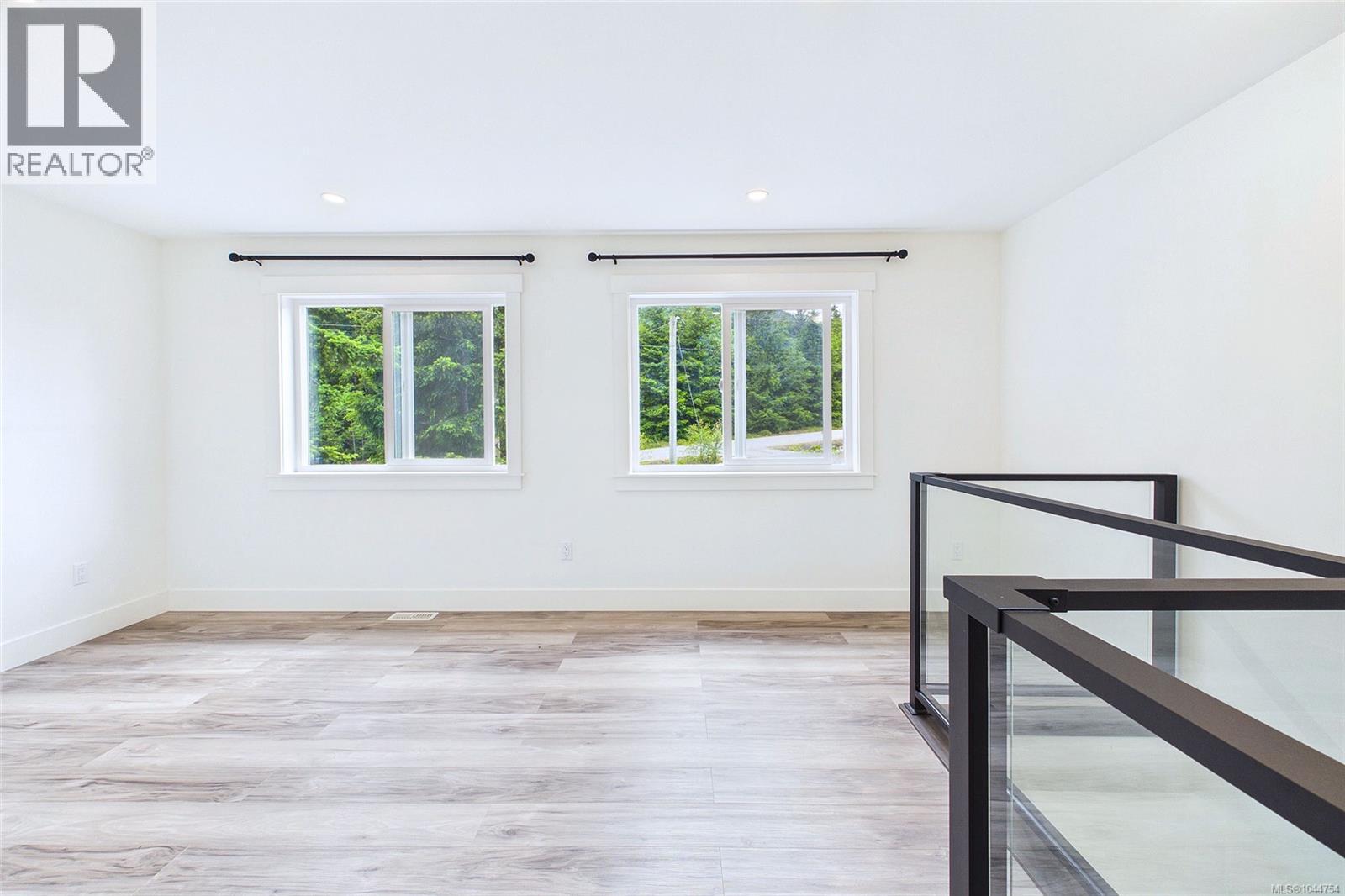 3030 Gregson Rd - Image 29