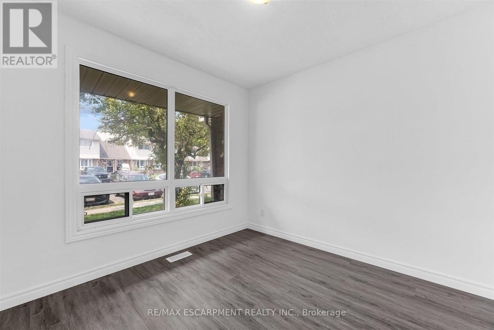 #284 100 BROWNLEIGH AVENUE - 3