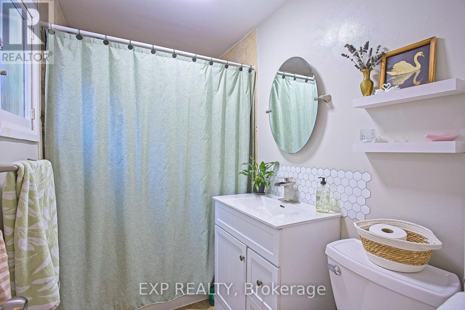 34 POPLAR AVENUE - 12