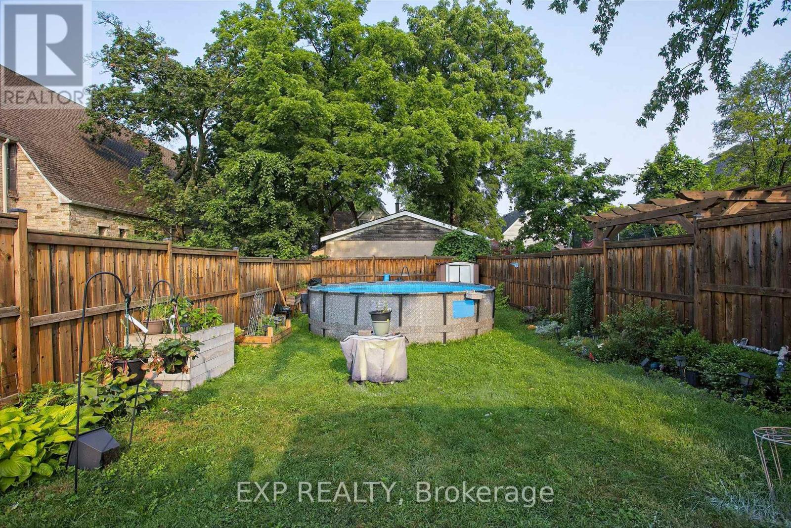 34 POPLAR AVENUE - 17