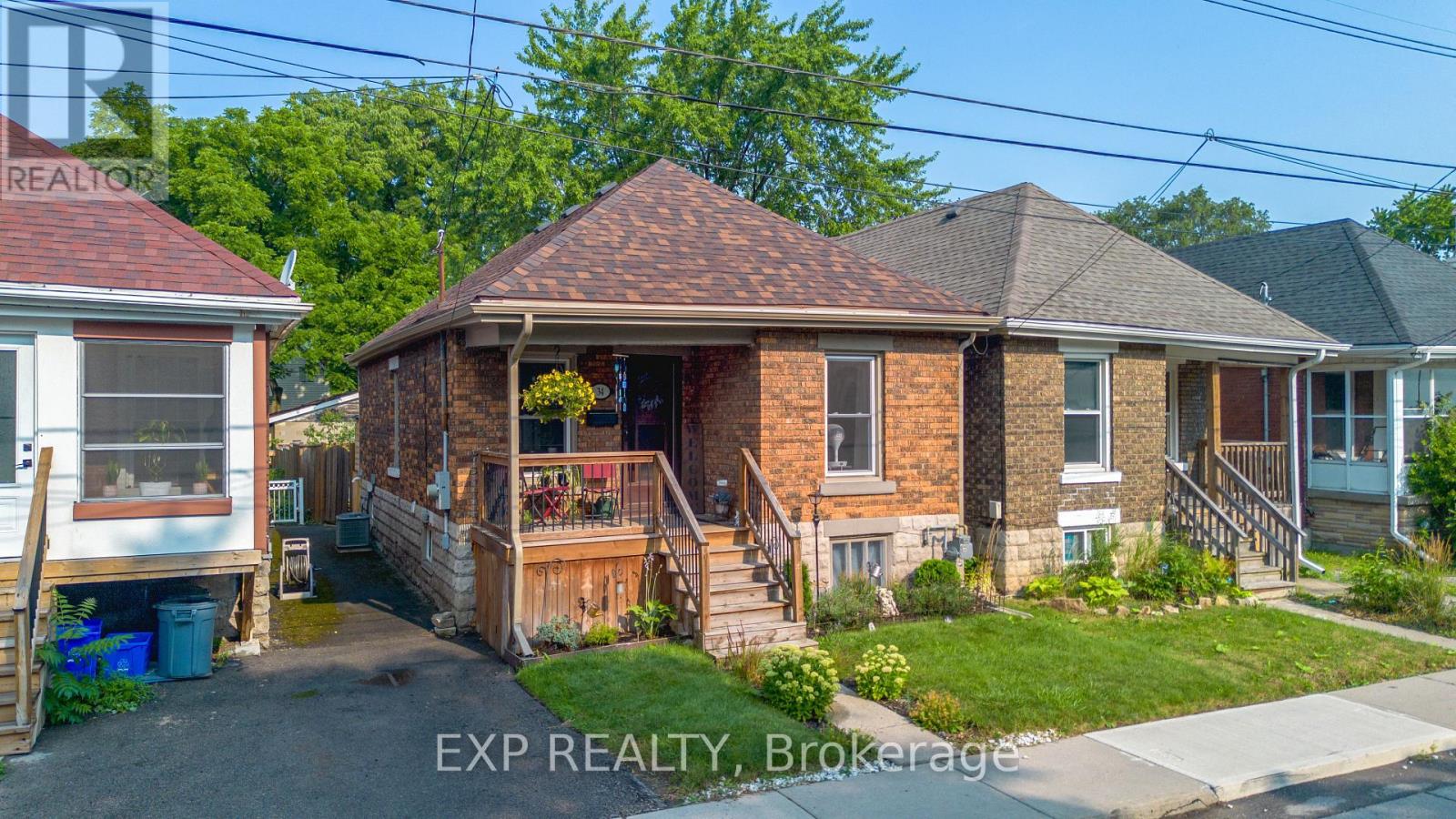 34 POPLAR AVENUE - 23