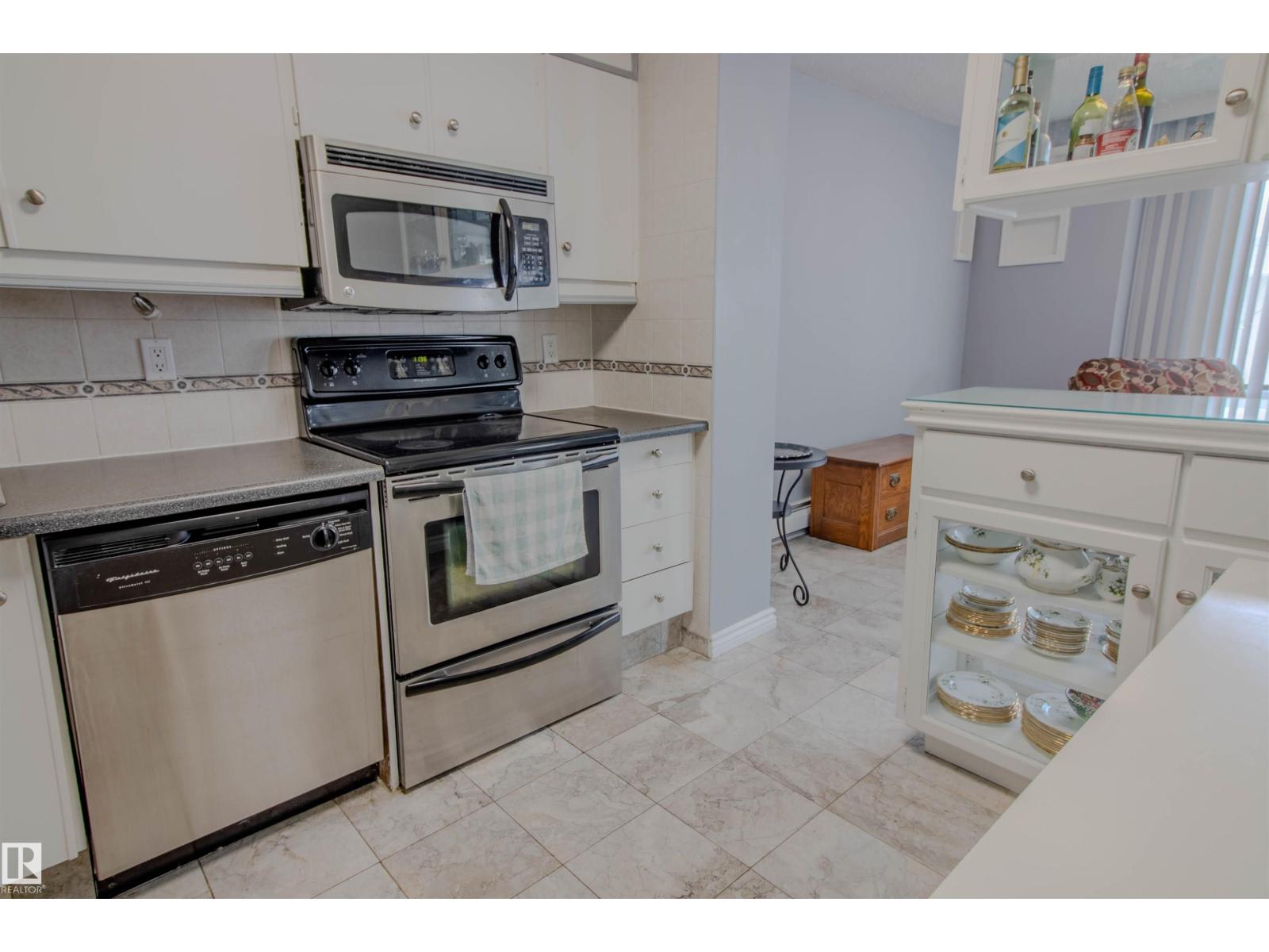 #202 8340 JASPER AV NW - 15