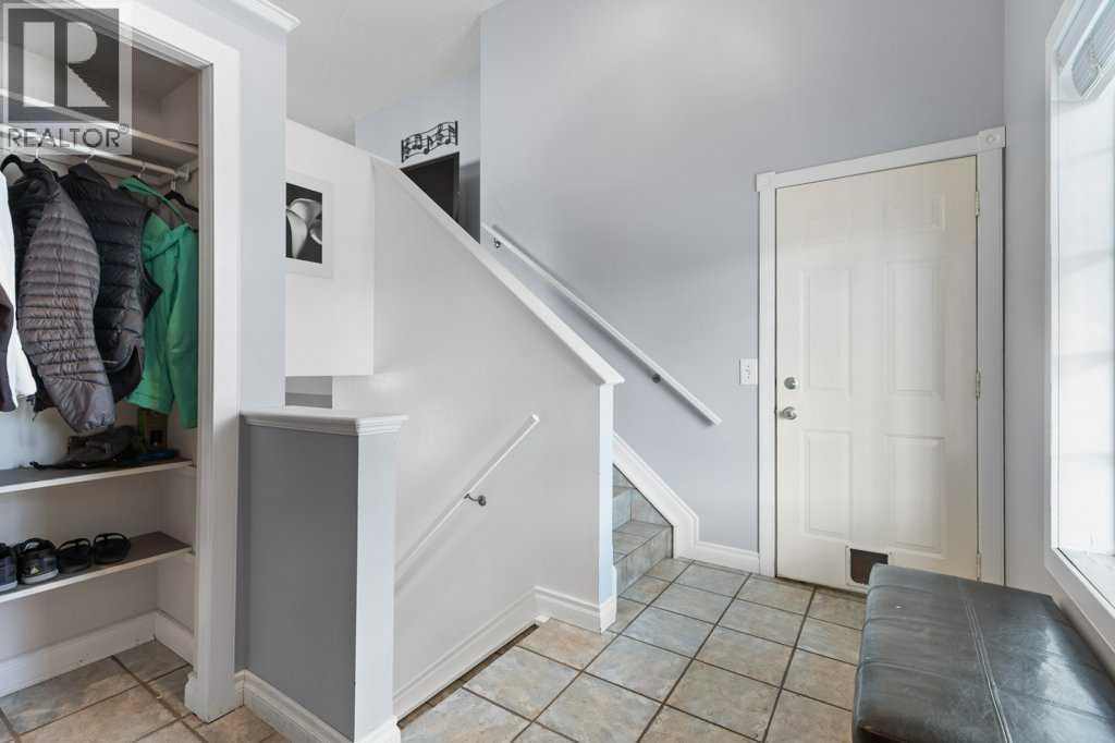 202 Willowbrook Close NW, Willowbrook, Airdrie photo 3