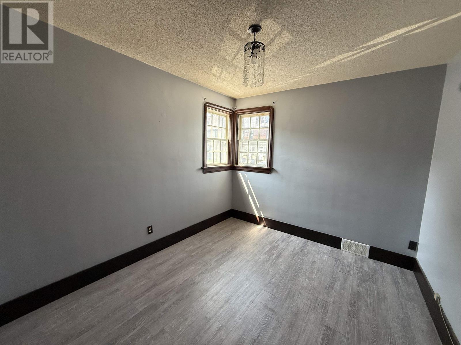232 McKellar ST S - 14