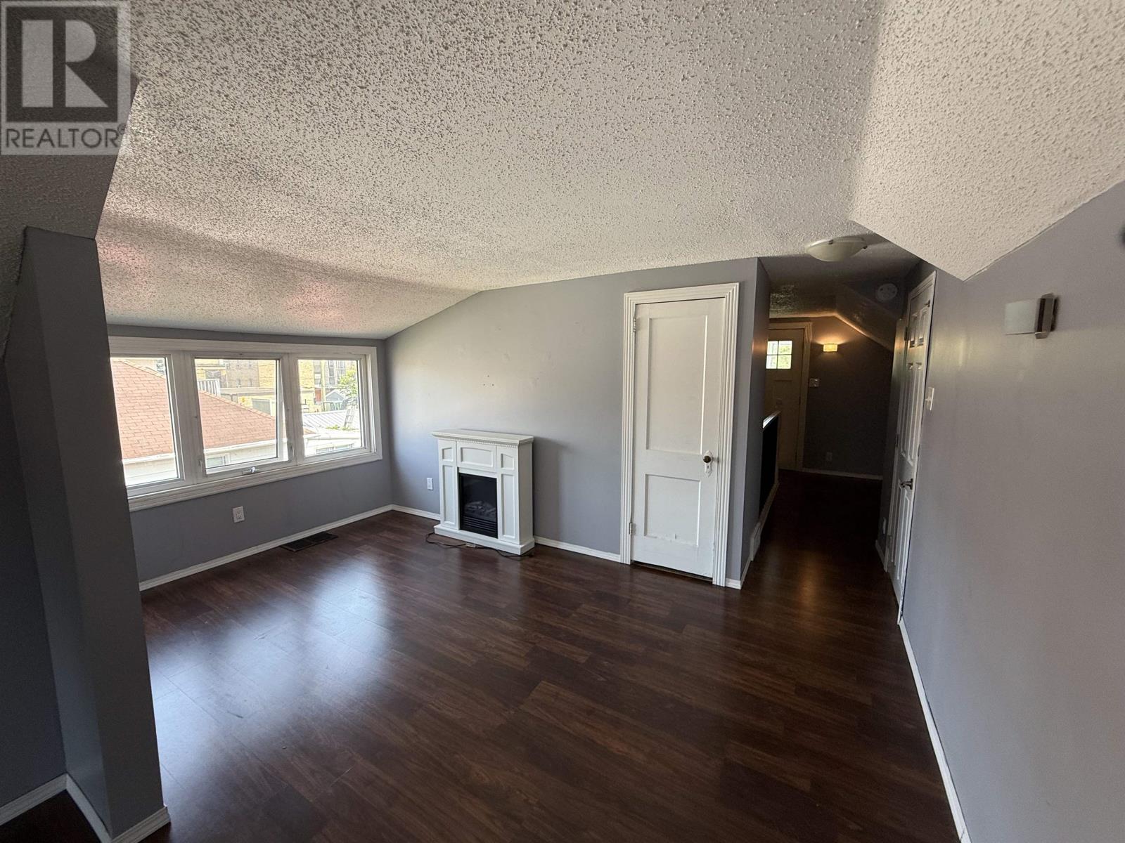 232 McKellar ST S - Image 24
