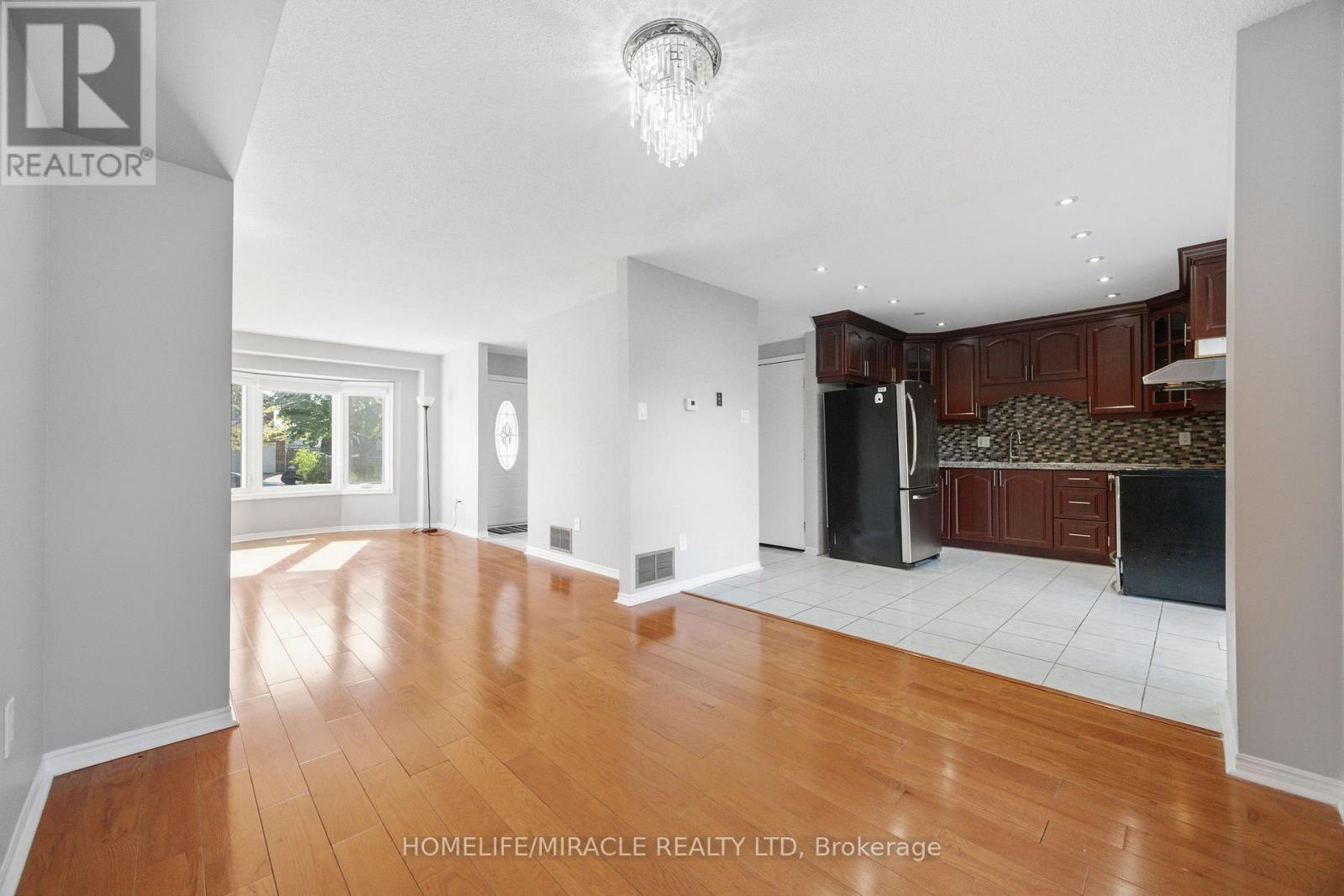 8 LANSBURY DRIVE - 10