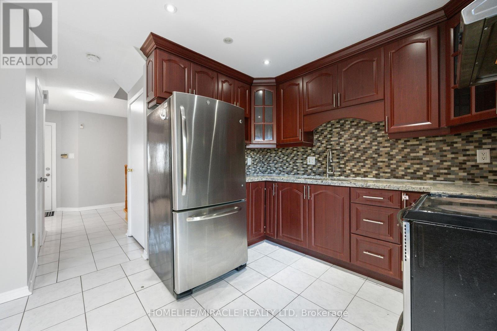 8 LANSBURY DRIVE - 15