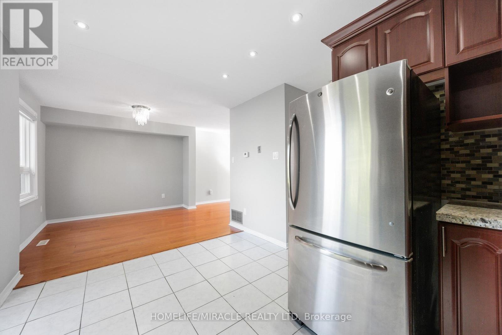 8 LANSBURY DRIVE - 16