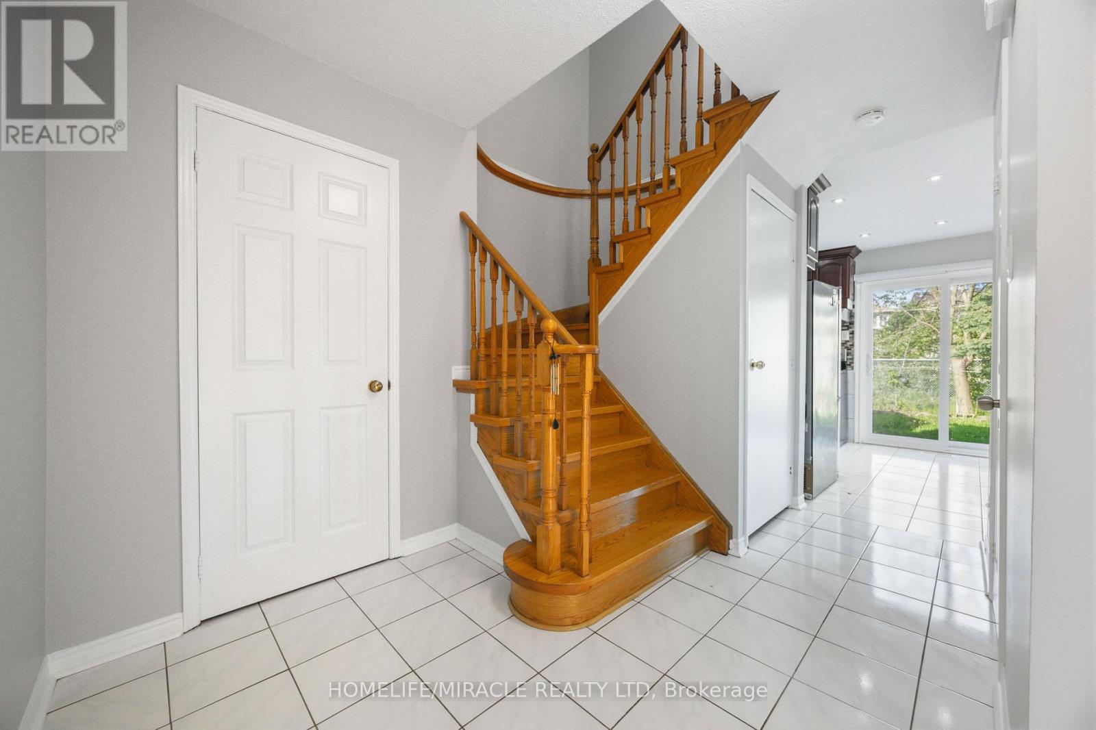 8 LANSBURY DRIVE - 19