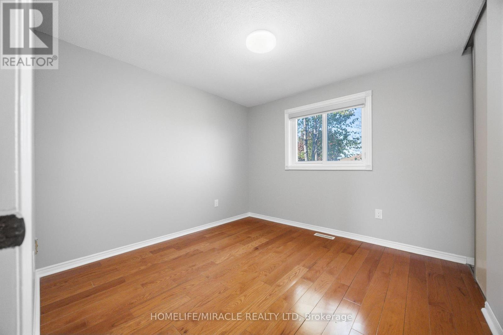 8 LANSBURY DRIVE - 20
