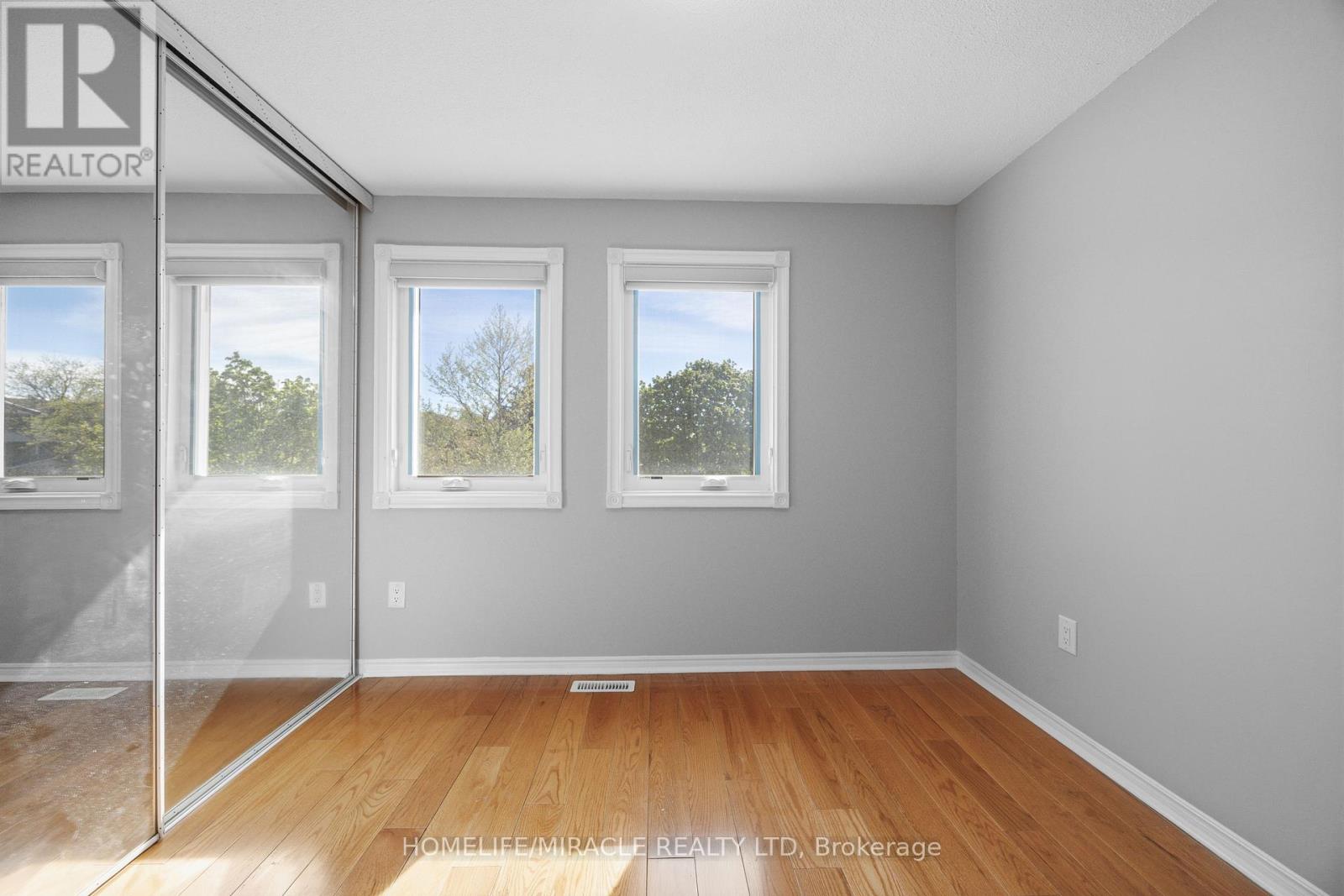 8 LANSBURY DRIVE - 24