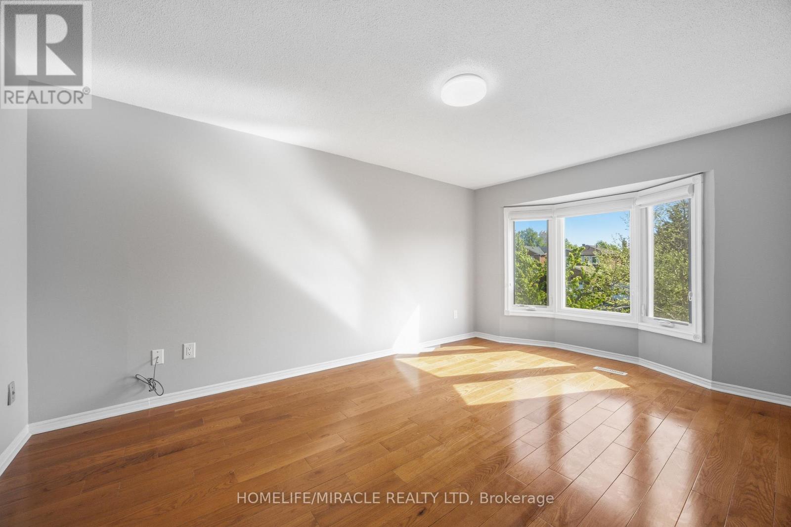8 LANSBURY DRIVE - 25