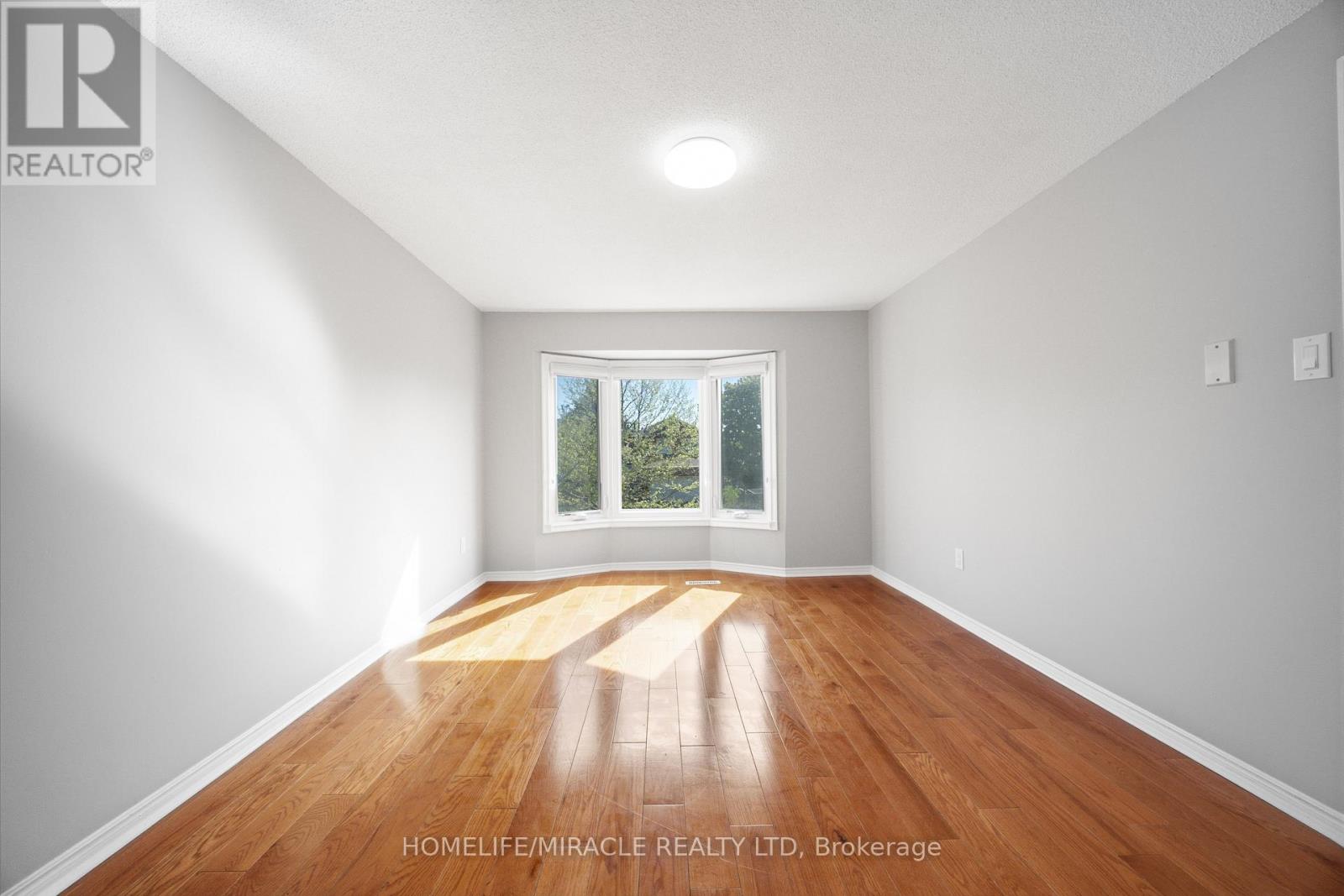 8 LANSBURY DRIVE - 26