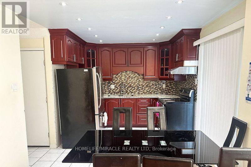8 LANSBURY DRIVE - 33