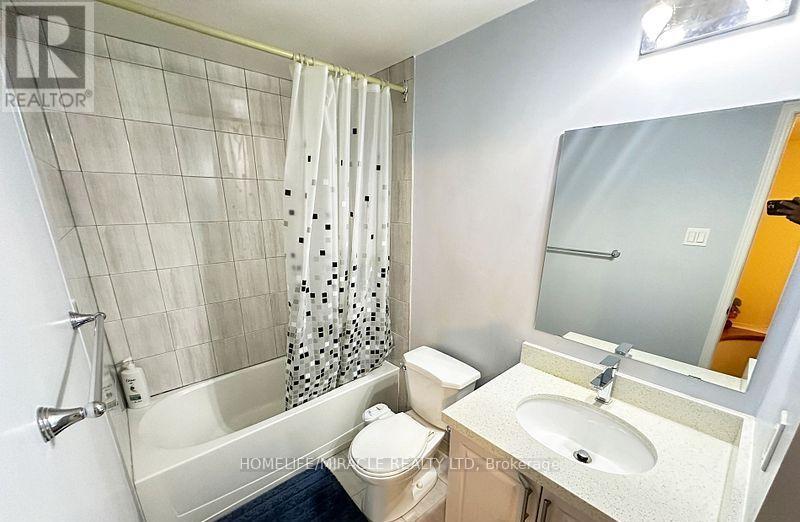 8 LANSBURY DRIVE - 41