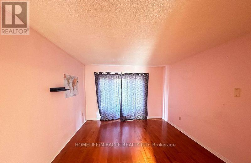 8 LANSBURY DRIVE - 43