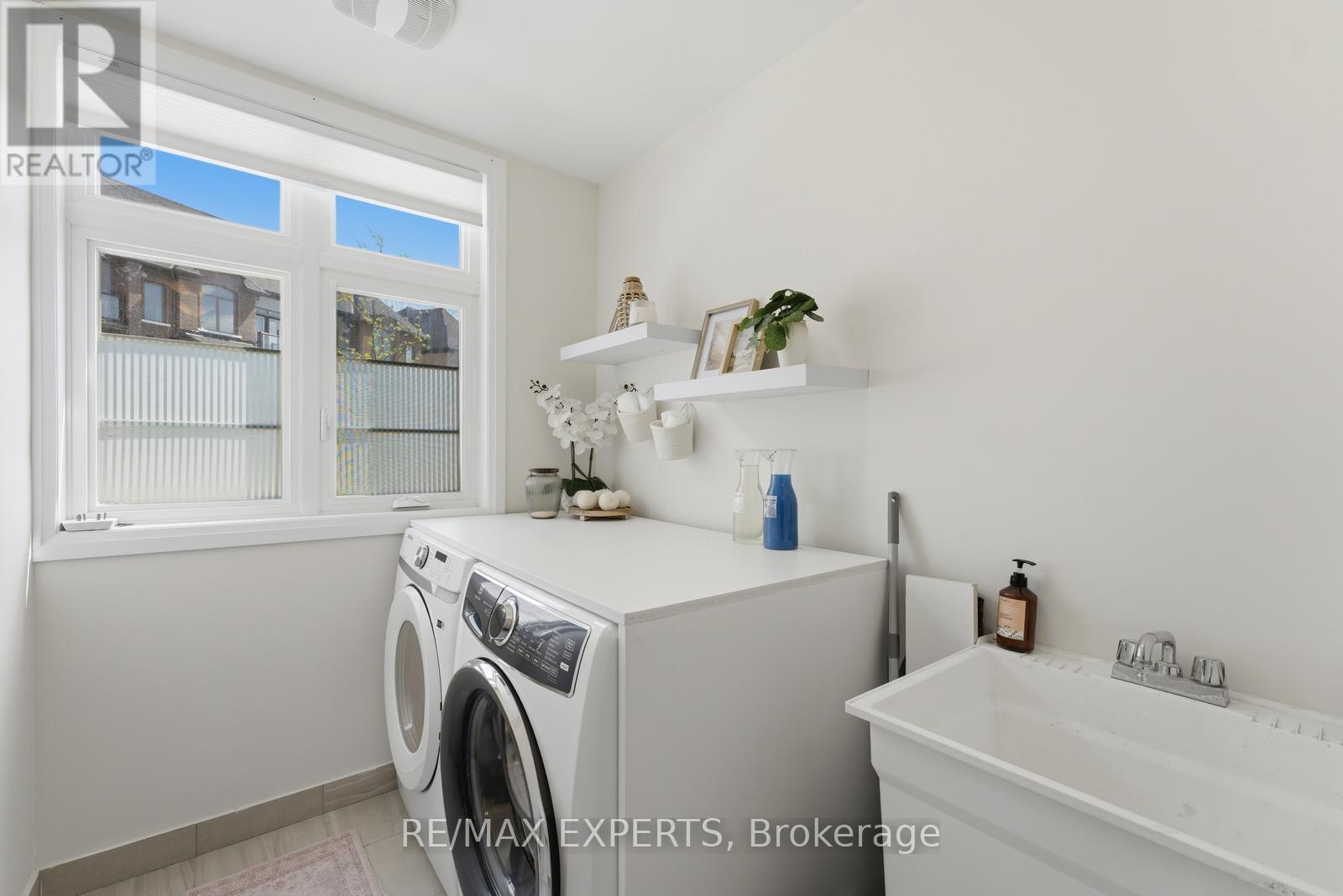 87 DE LA ROCHE DRIVE - 10