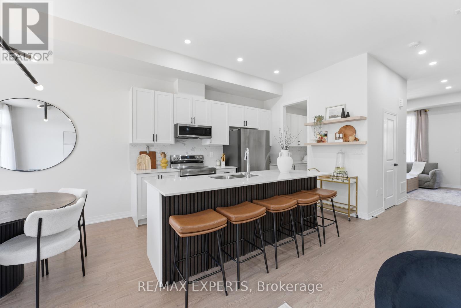 87 DE LA ROCHE DRIVE - 13