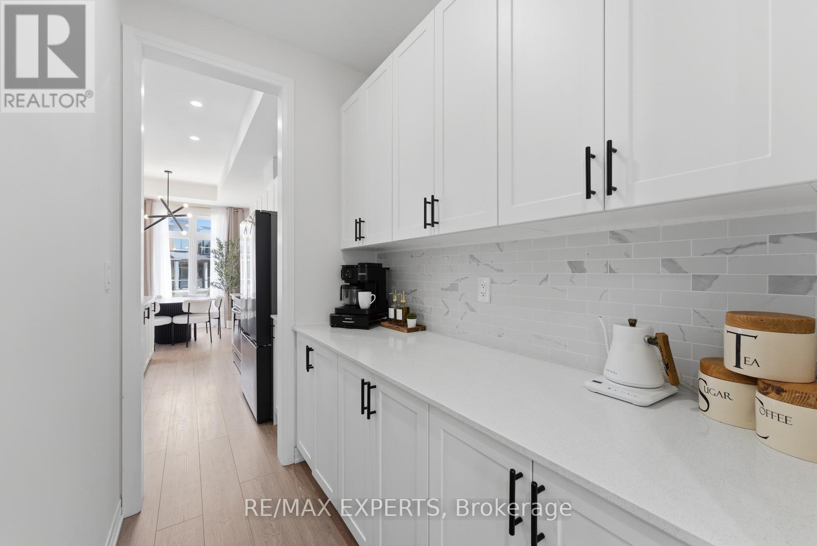 87 DE LA ROCHE DRIVE - 19