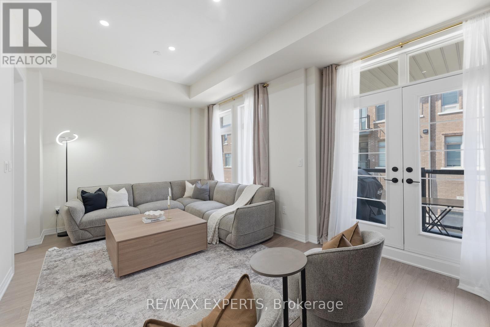 87 DE LA ROCHE DRIVE - 24