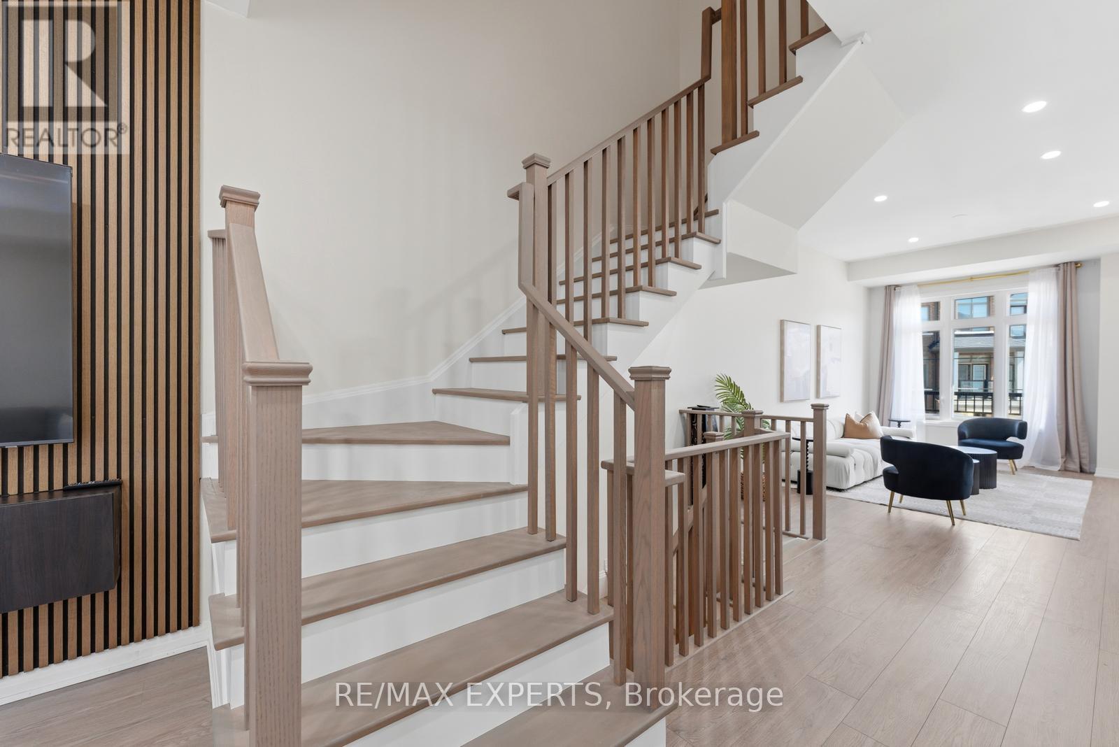 87 DE LA ROCHE DRIVE - 29