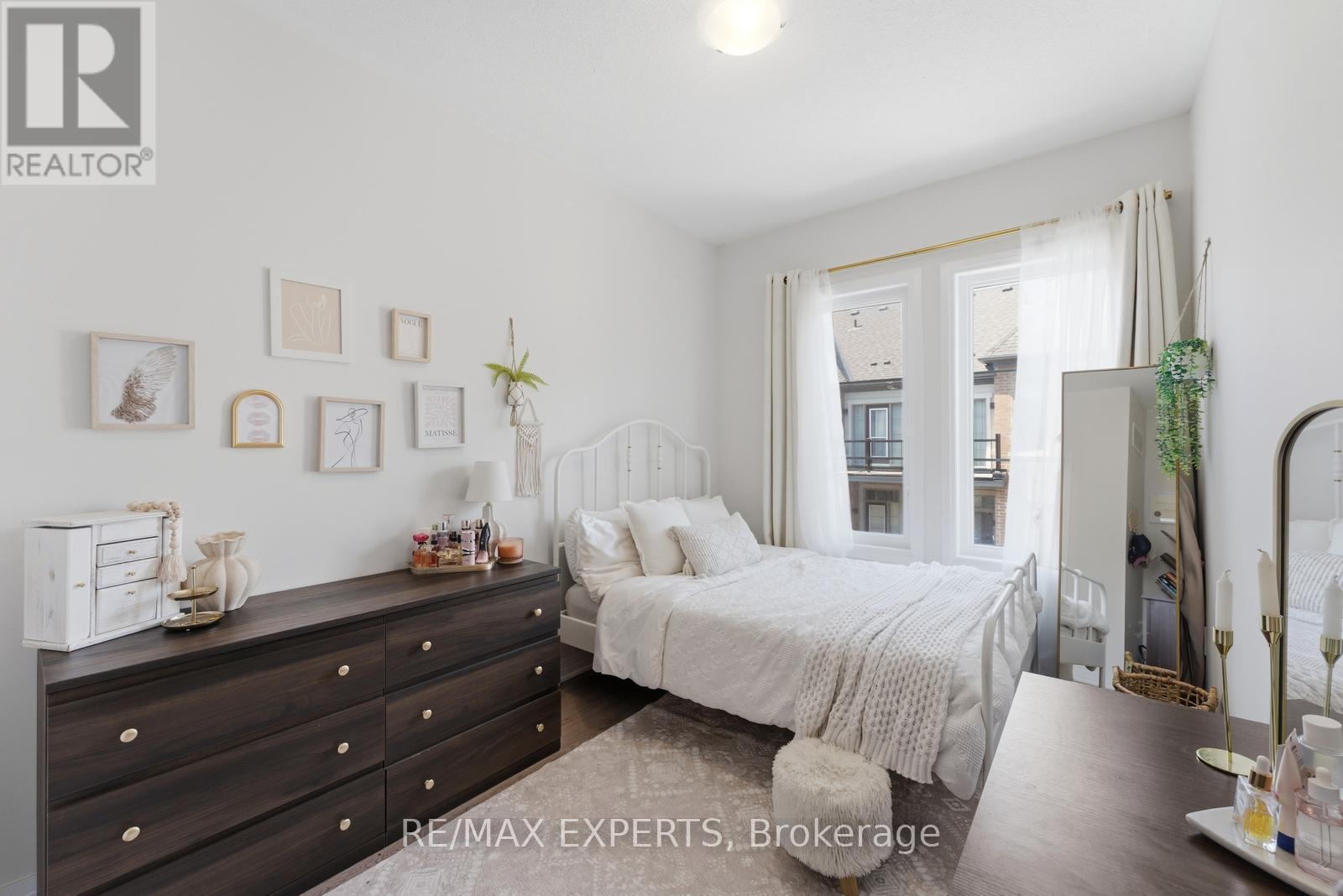 87 DE LA ROCHE DRIVE - 34