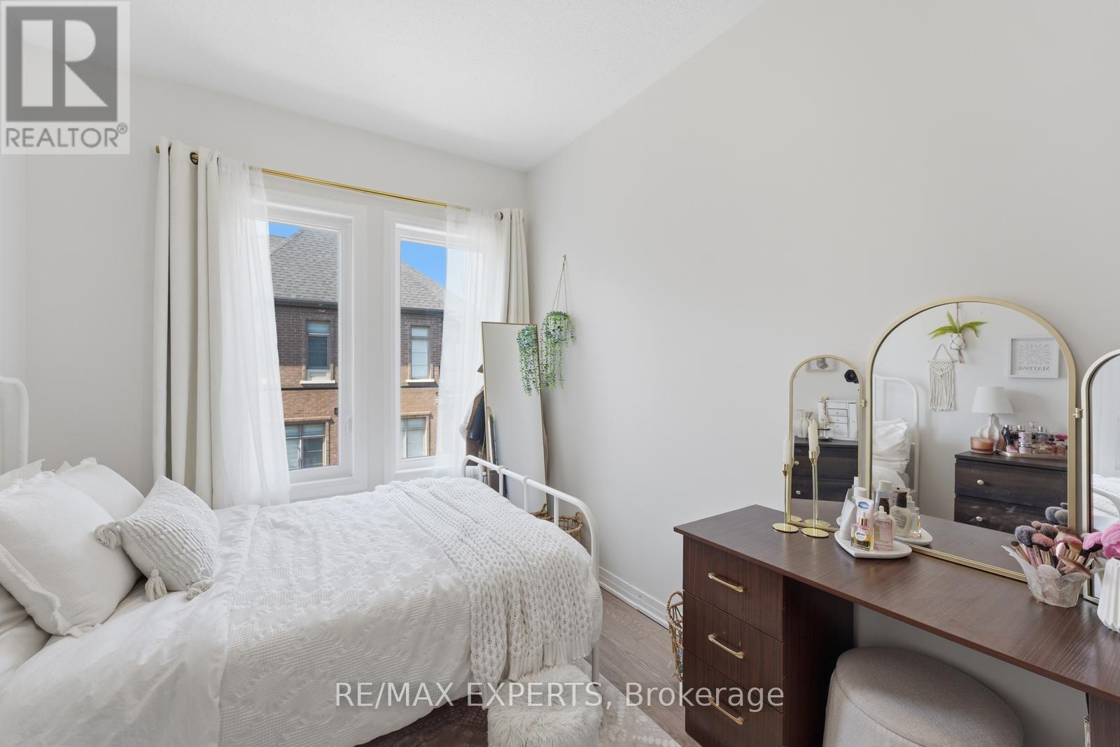 87 DE LA ROCHE DRIVE - 35