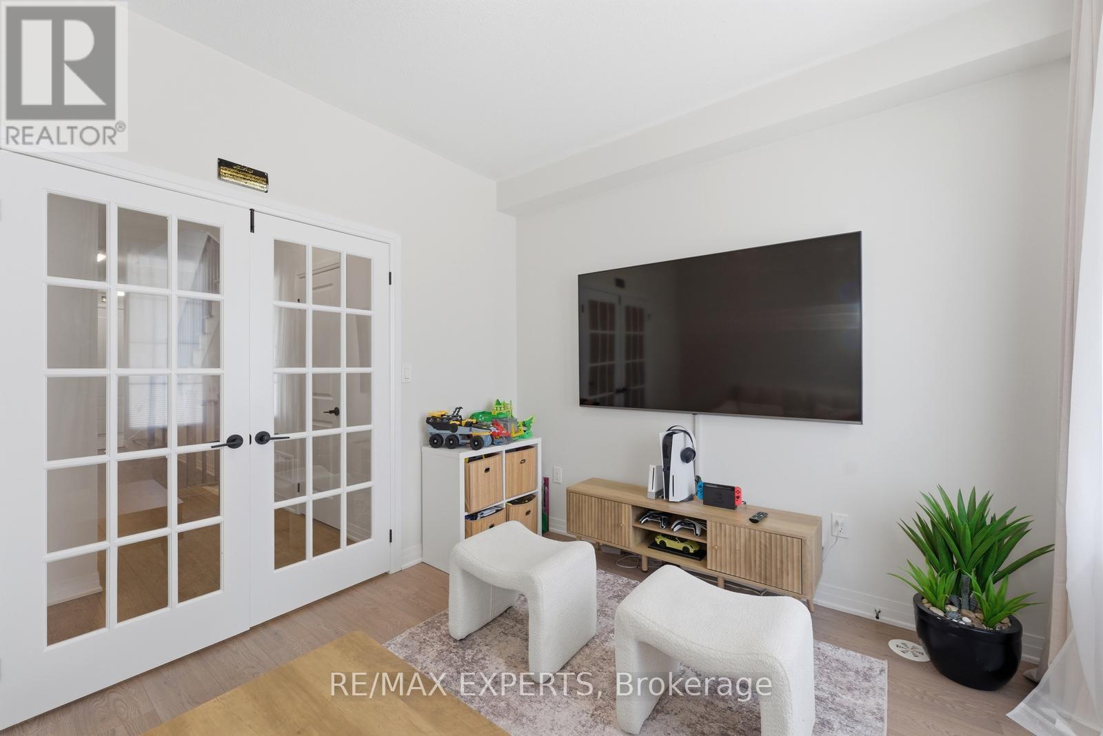 87 DE LA ROCHE DRIVE - 9