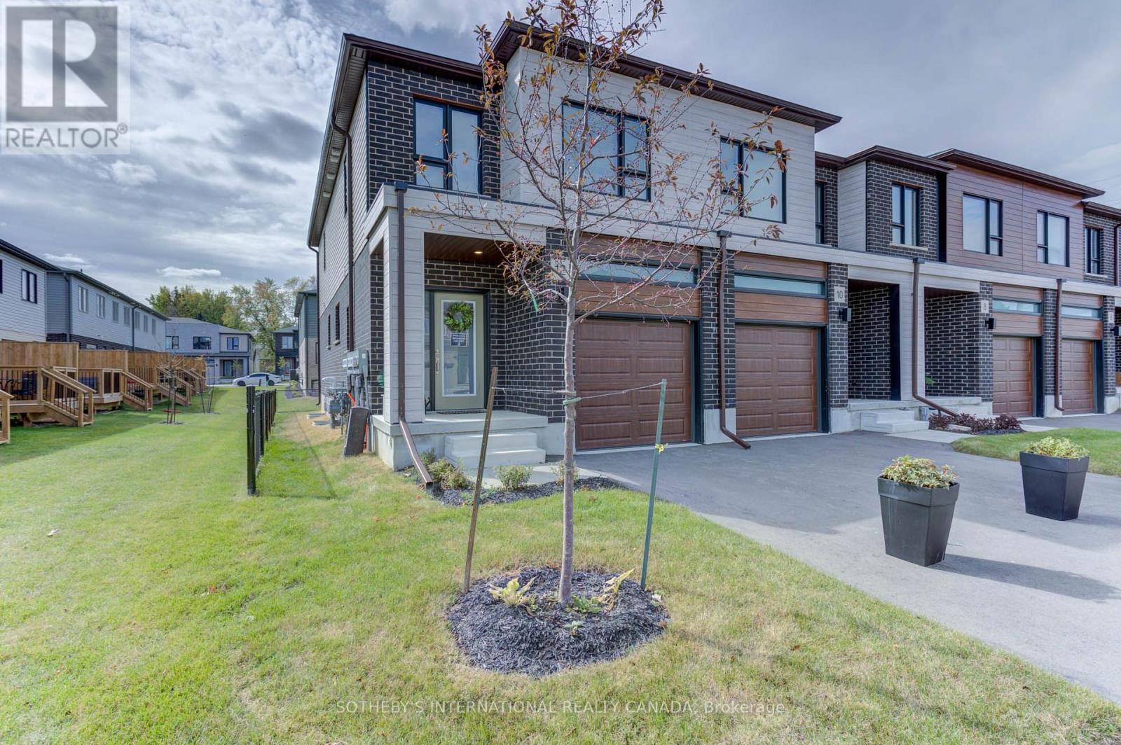 #79Q 72 BUR OAK COMMON - 2