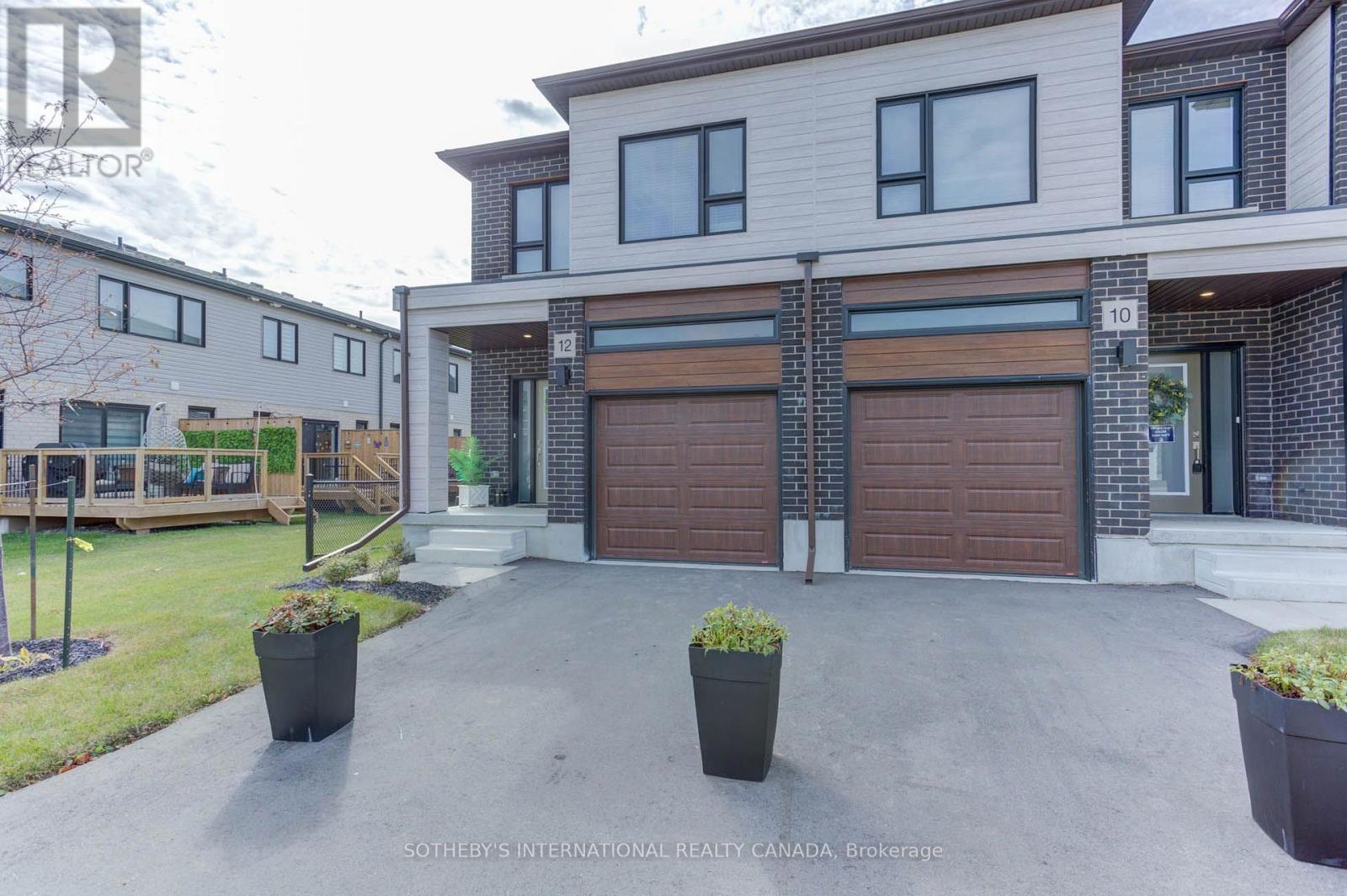 #79Q 72 BUR OAK COMMON - 3