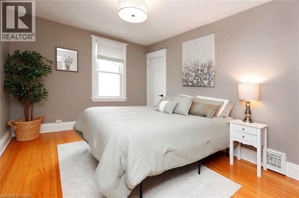 266 LONDON Street S - Image 26