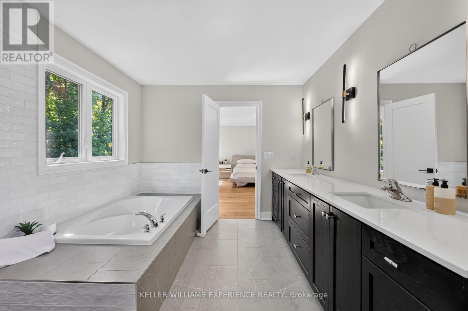 25 ATLANTIS DRIVE - Image 33