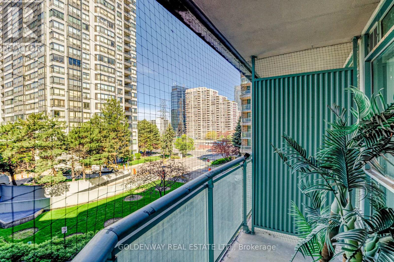 #402 18 PEMBERTON AVENUE - 16