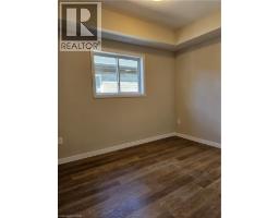 721 Dolph Street N Unit# 2, Cambridge, ON N2H5A1 Photo 9