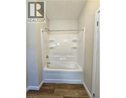 721 Dolph Street N Unit# 2, Cambridge, ON N2H5A1 Photo 13