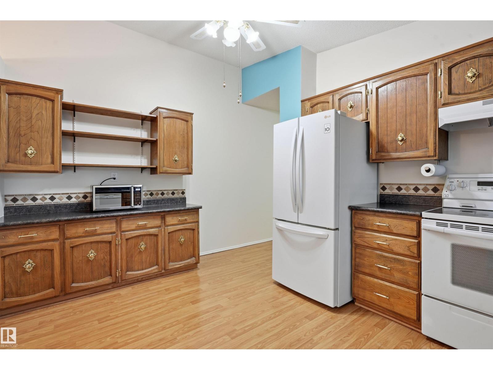6903 151 AV NW - 18
