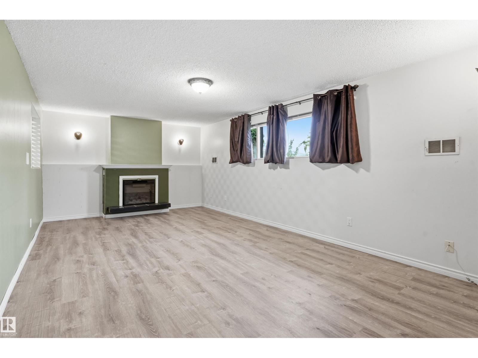 6903 151 AV NW - 28